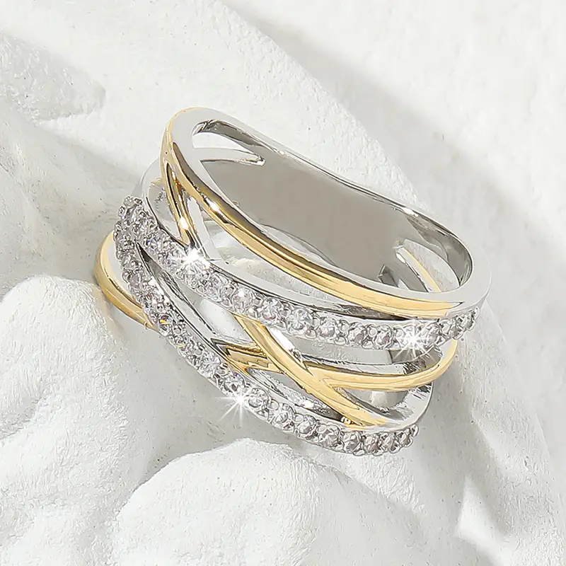 Tweekleurige gekruiste ring in zilver en goud met zirkonia
