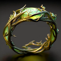 Gouden takjesring met groene edelsteen