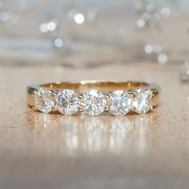 Gouden ring met vijf ovale zirconia