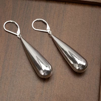 Gouden oorbellen met druppelhanger