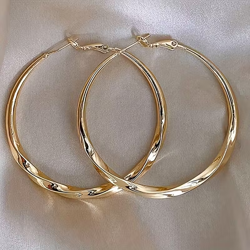Grote gouden gedraaide hoop oorbellen