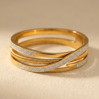 Gouden armband met gevlochten kruisband en strass