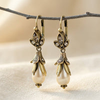 Bronzen vintage oorbellen met parel druppelhanger