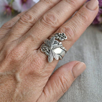 Zilveren bohemian ring met libelle