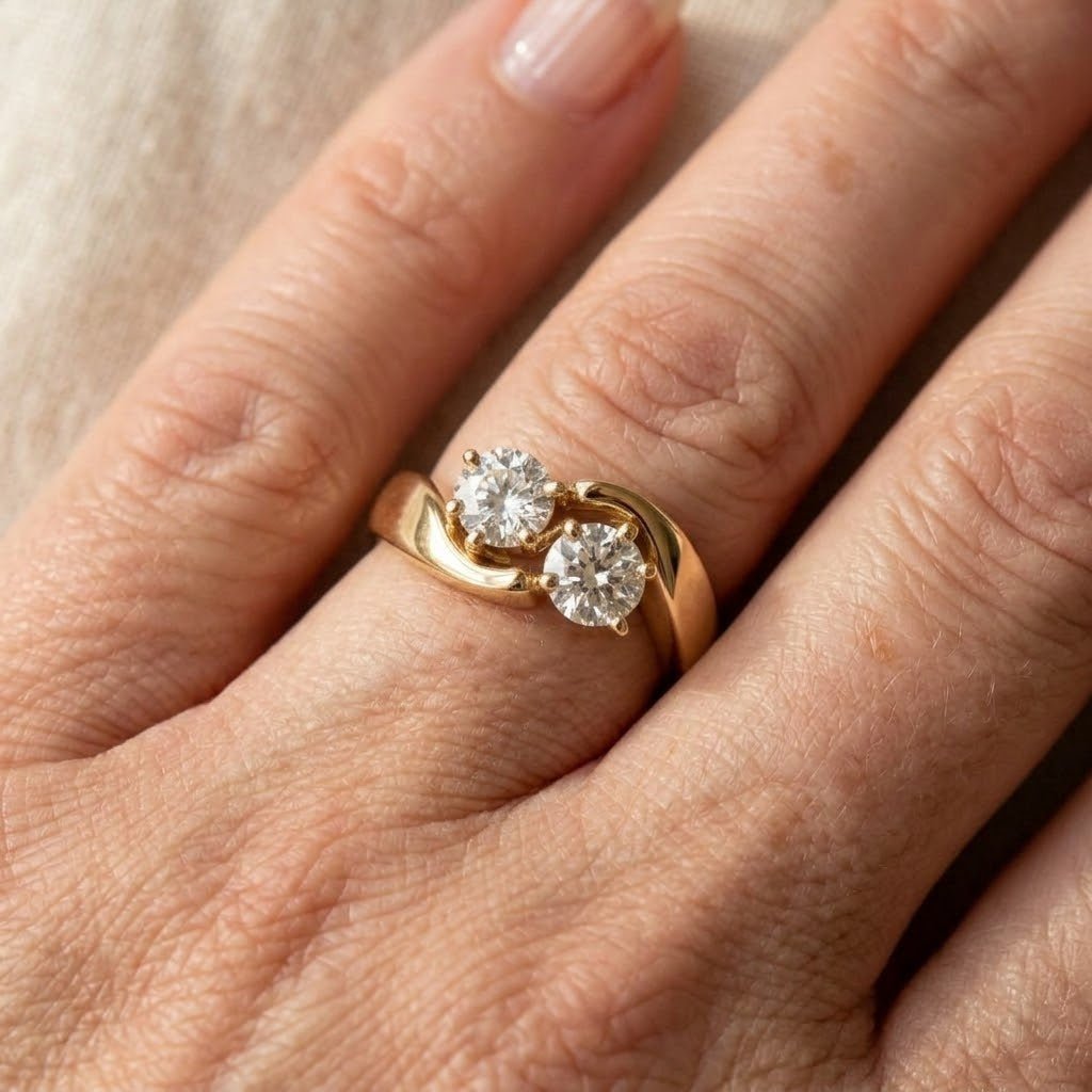 Gouden ring met twee ronde zirkonia
