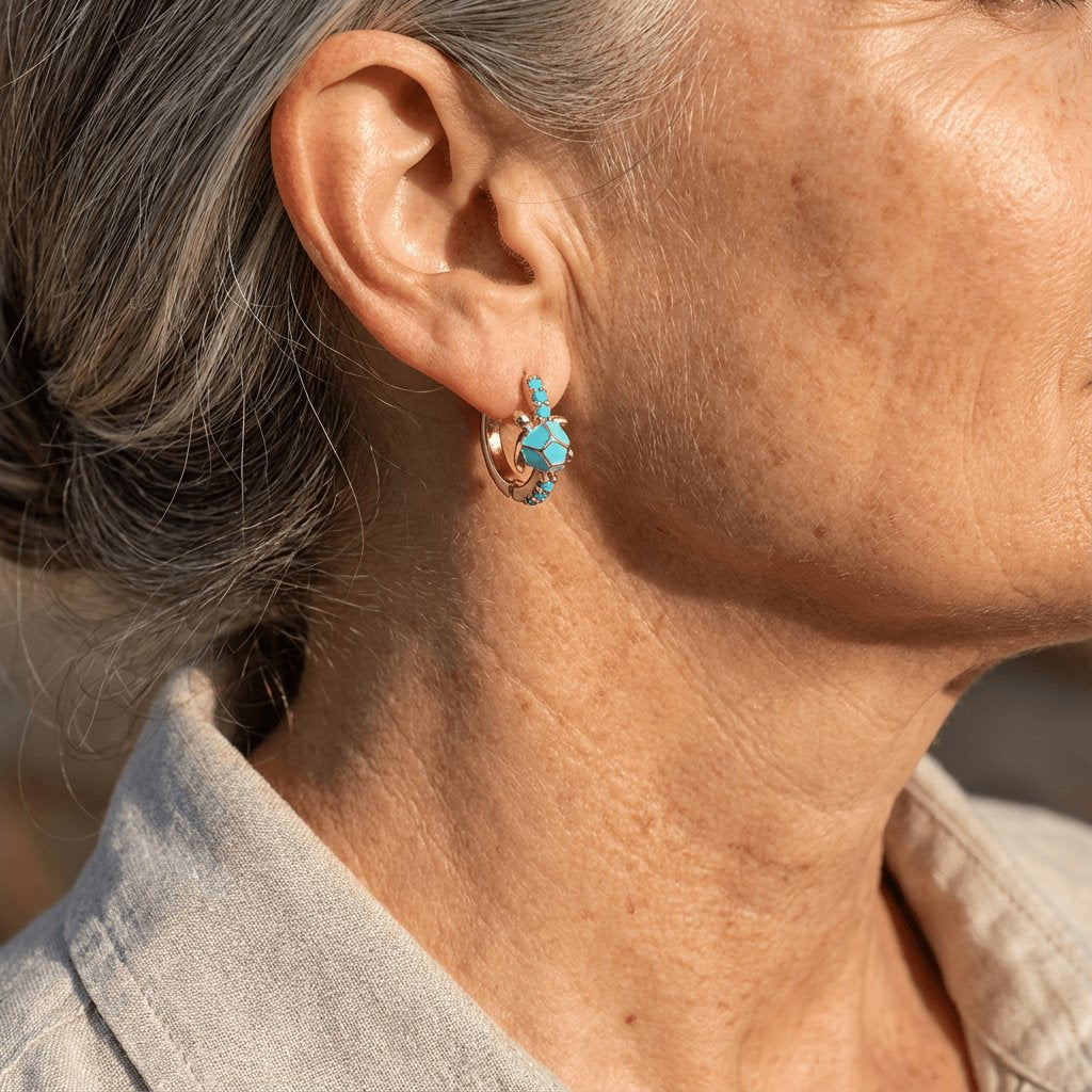 Gouden oorbellen met turquoise schildpadje