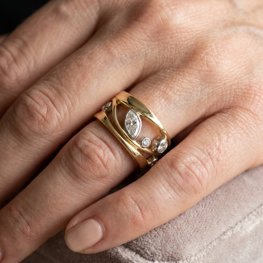 Gouden brede ring met marquise zirkonia