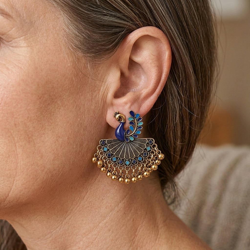 Gouden vintage pauw oorbellen met blauwe emaille en kralen
