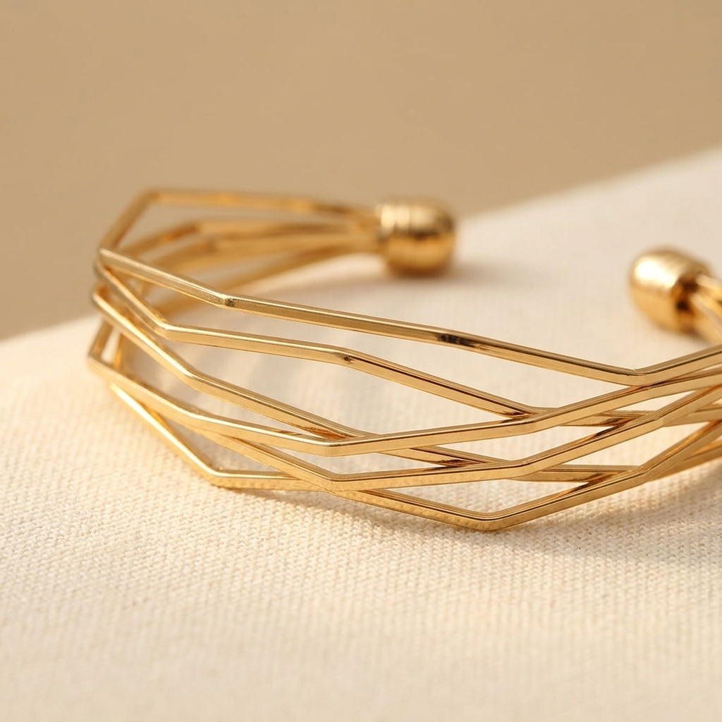 Gouden armband met open draadontwerp