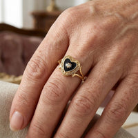 Gouden ring met zwart hart en ster