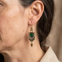 Gouden vintage oorbellen met groene steen en zirkonia