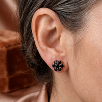 Roségouden oorbellen met zwarte bloem van zirkonia