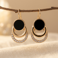 Gouden oorbellen met zwarte onyx en zirkonia