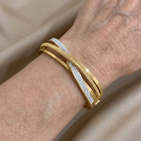 Gouden armband met gevlochten kruisband en strass