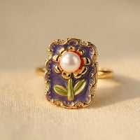 Gouden vintage ring met emaille bloem en parel