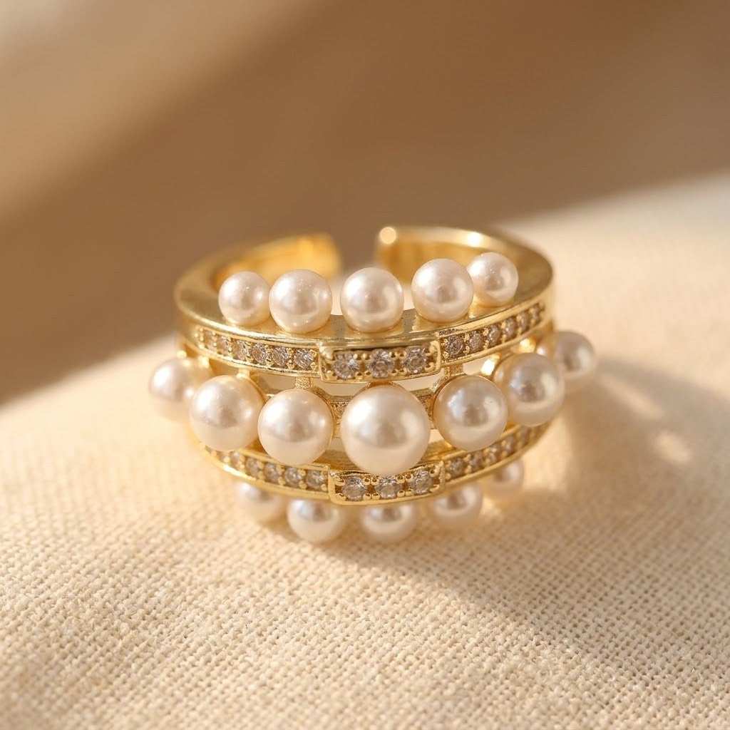 Gouden brede ring met parels en zirkonia