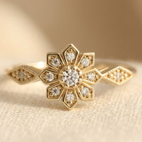 Gouden vintage bloemenring met zirkonia