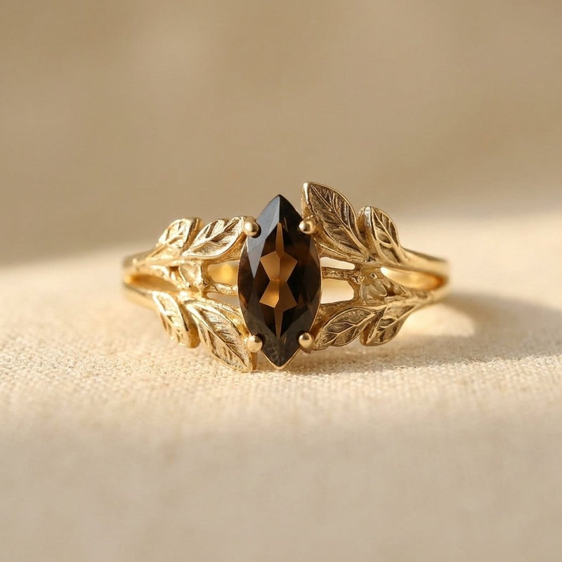 Gouden ring met bruine marquise steen en blaadjes