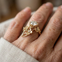 Gouden ring met bloemen, blaadjes en zirkonia