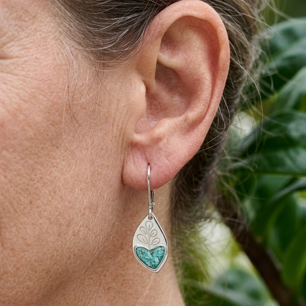 Zilveren oorbellen met turquoise hart en blad