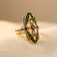 Gouden ring met groene libelle en blauwe stenen