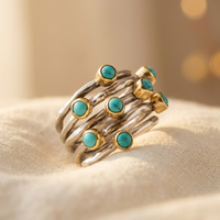 Zilveren ring met turquoise edelstenen en goudaccent