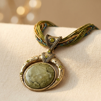 Bohemian kralenketting met groene steenhanger
