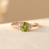 Roségouden ring met ovale peridot en zirkonia
