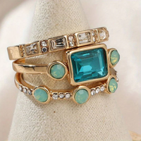 Gouden ringenset met blauwe steen en opaal