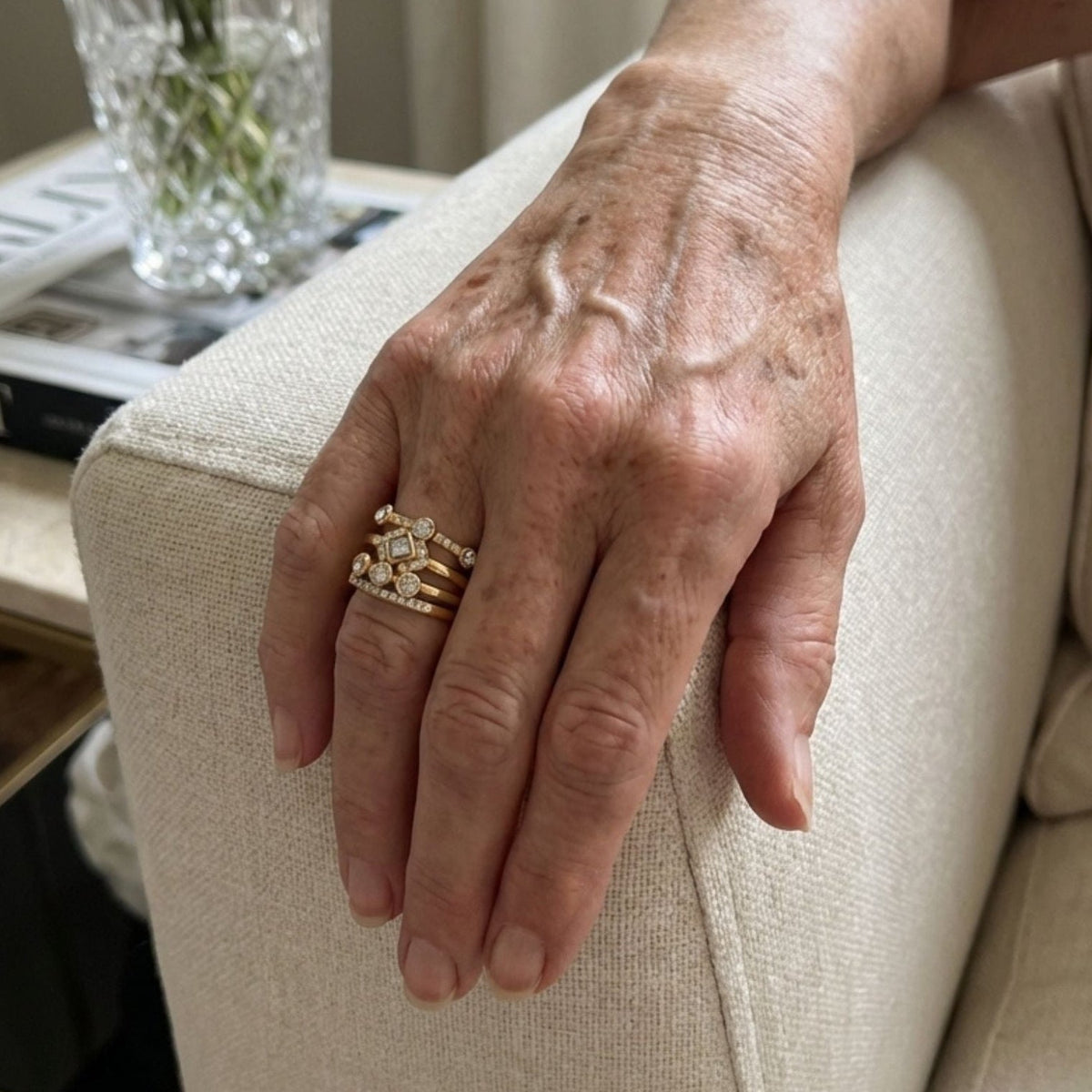 Gouden ringenset in art-decostijl met kristallen