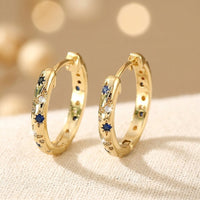 Gouden oorbellen met ster en maan en blauwe zirkonia