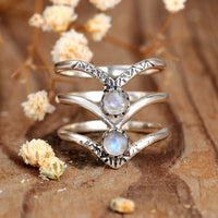 Zilveren bohemian ring met dubbele chevron en maanstenen
