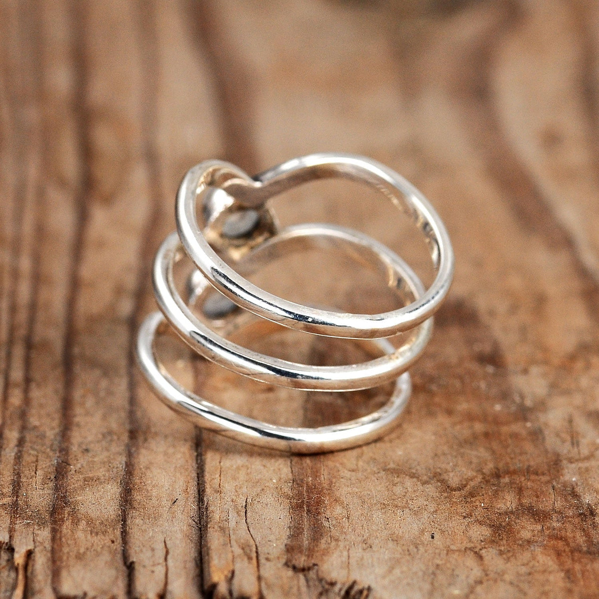 Zilveren bohemian ring met dubbele chevron en maanstenen